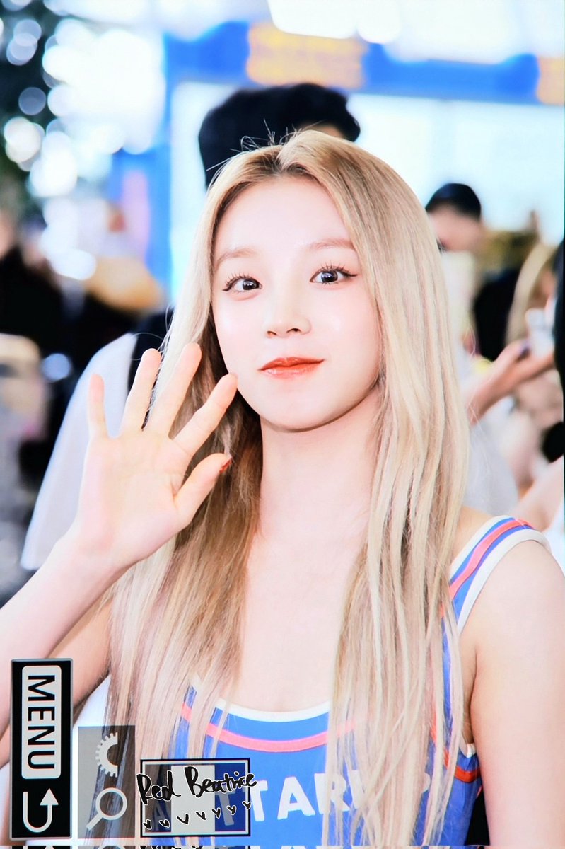 RedBeatrice1's tweet photo. 230630 ICN 출국 우기 프리뷰

#우기 #YUQI #송우기 #宋雨琦 #아이들 #여자아이들 @G_I_DLE https://t.co/Kdyn6TXUwY