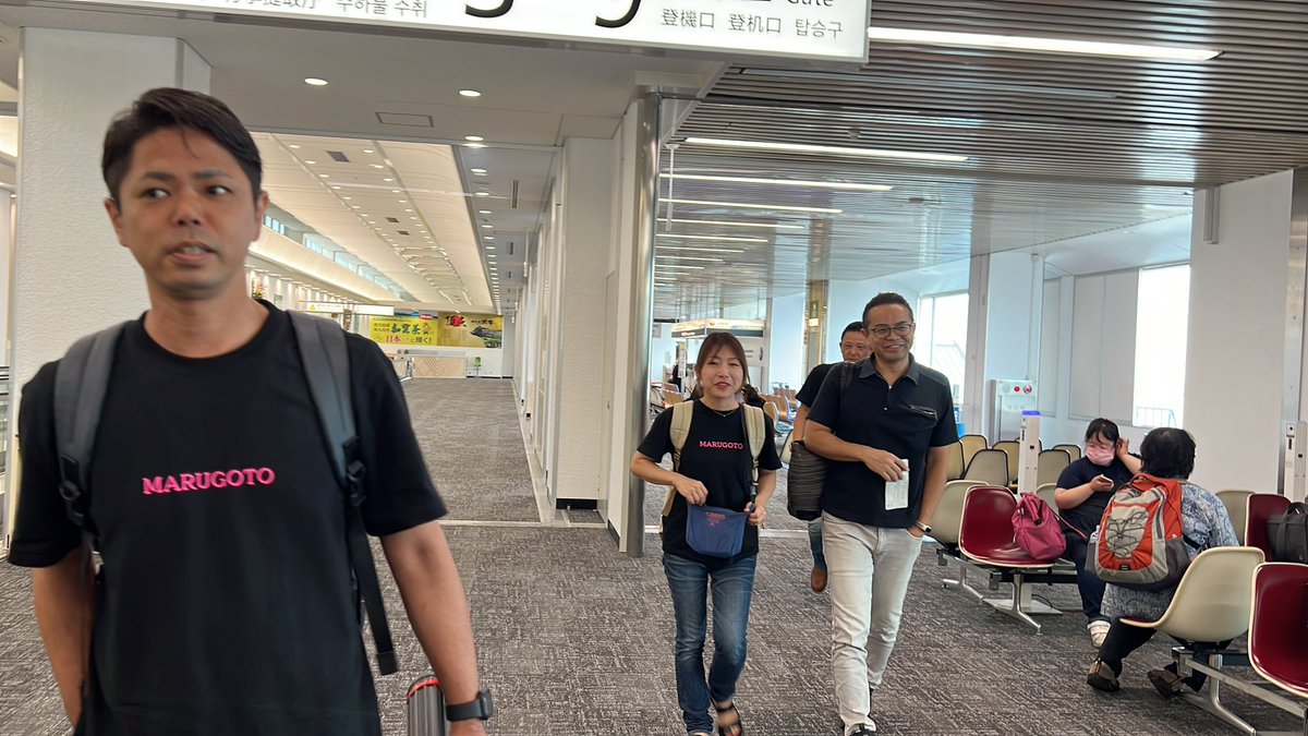 toshi_amami's tweet photo. まるごと奄美へ出発🛫
だいぶ飛行機遅れてますけどw
#奄美 #まるごと奄美 #吉祥寺 https://t.co/7Vkne0tmda