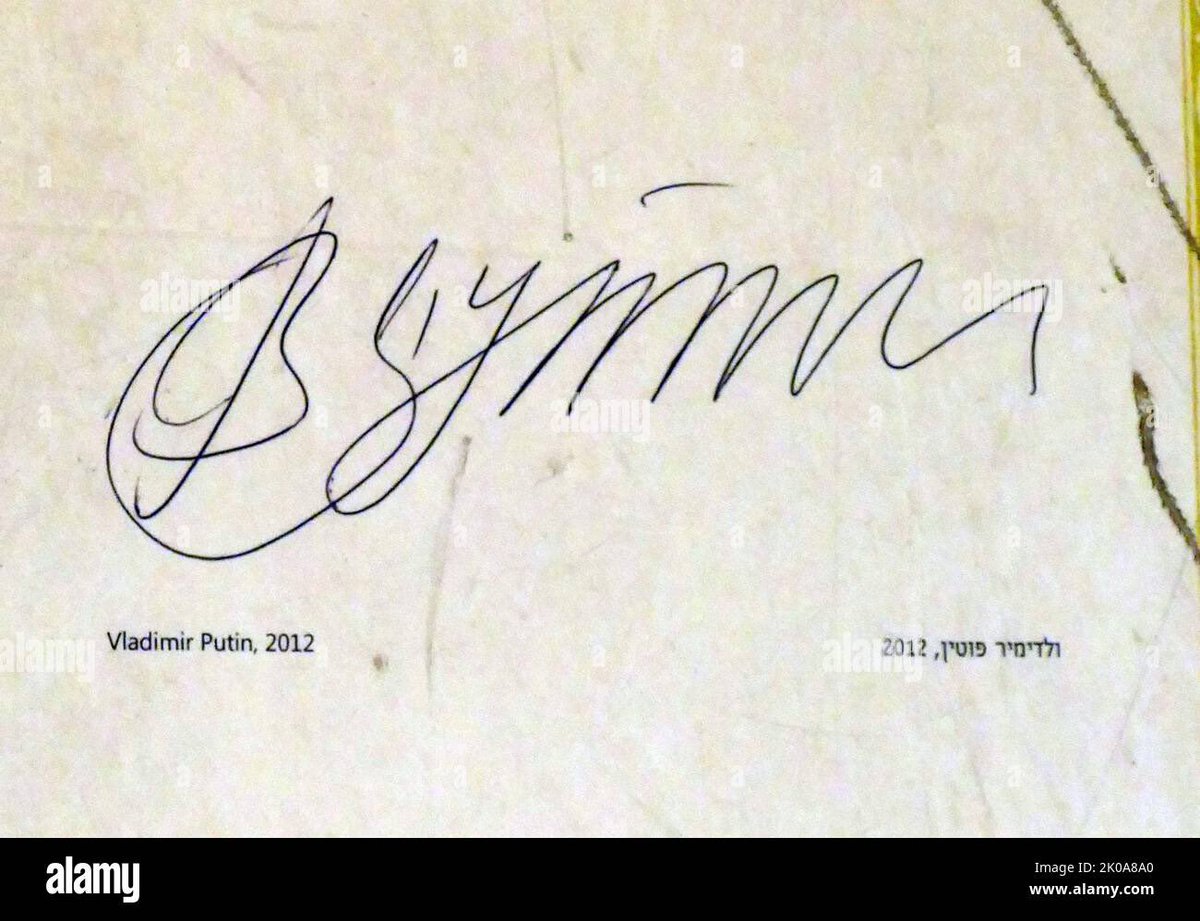 TomMostlyZen's tweet photo. Everyone’s been asking psychologists to analyse Putin’s picture for some reason.
As an actual psychologist I’m more interested in his signature. It looks nothing like pictures of his signature I could fine online.
#BodyDouble
#ClonePutin
#SpaceHamster
#GoForTheEyesBoo https://t.co/OHQZjVmEIq