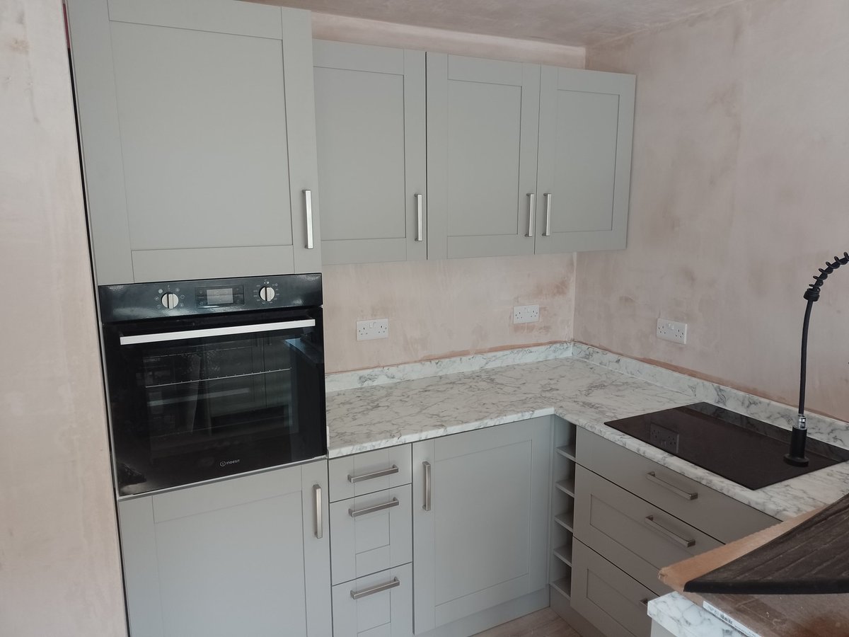 OllyPJ's tweet photo. The finished kitchen!
(Sink and plinth removed for other trades. Flooring etc. to be fitted)
#kitchendesign #carpenter #selfemployed #westonsupermare #wickeskitchen https://t.co/hf7tKMp1xi