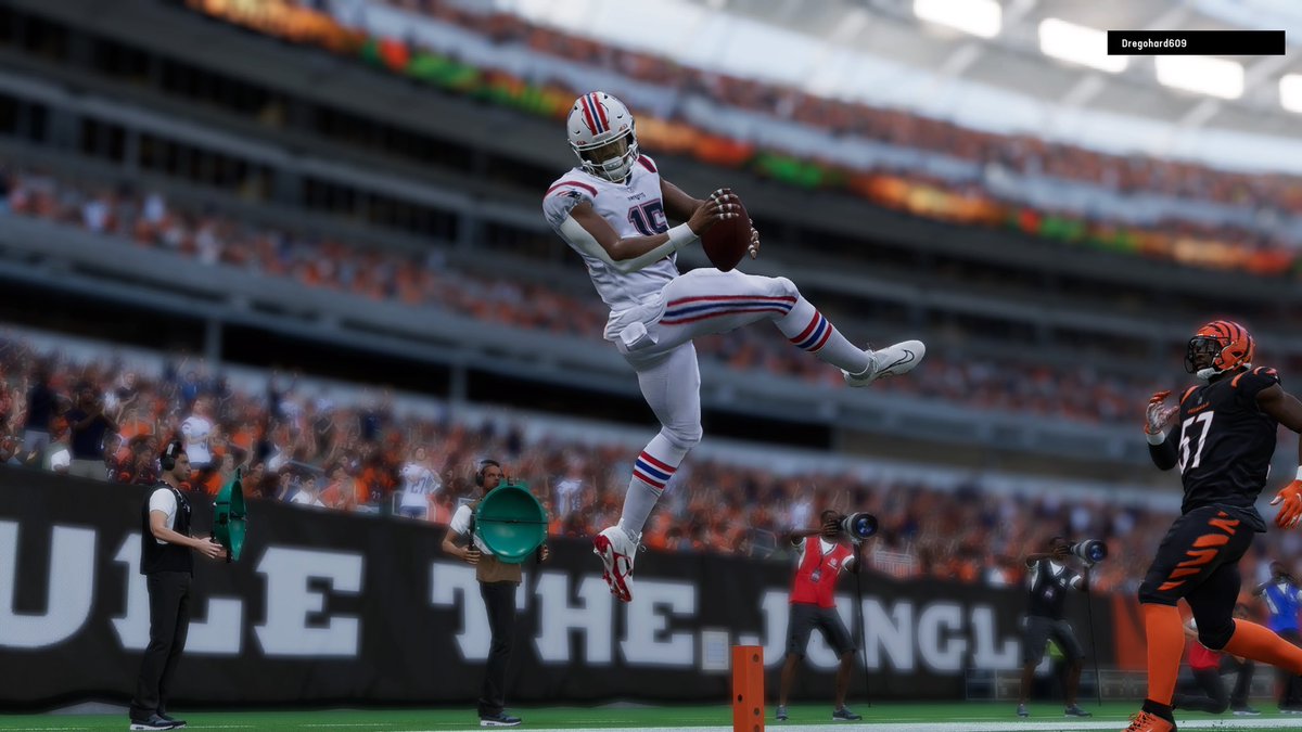 ASMLPats's tweet photo. Damien “GROWN MAN” Harris 😤 was a FUCKIN monster !! 
250yards 3TUBS 🔥🔥🔥
Defense caused turnovers, offense totted that pill 💊 &amp; we bust Cincy ass on the road! 
OPG : “GROWN MAN” 250/3TDs 💪🏽
DPG : A. Mukuba 2Ints 🎯🎯 https://t.co/65sSo4eisy