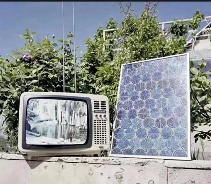 Туркменская ССР, 1989 г. 
Телевизор на солнечной энергии. Все комплектующие изготовлены в Советском  Союзе.