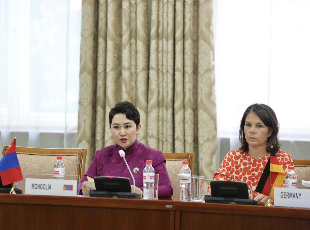 MongolDiplomacy's tweet photo. Wrapping up the impactful F2M2! Foreign Minister @BattsetsegBatm2 delivers an inspiring closing speech, emphasizing key ideas and outcomes from the discussions. It exemplifies the influential role of #WomenInLeadership in shaping global diplomacy. #WomenInDiplomacy #F2M2 #FFMM https://t.co/4opdSOquvY