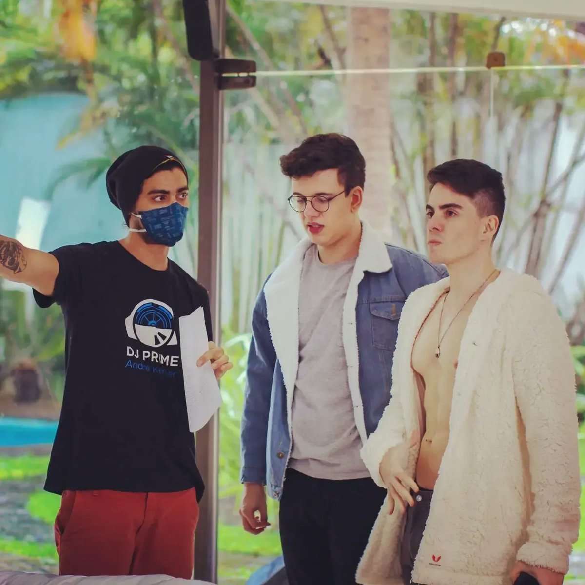 EntreProdutora's tweet photo. Após ser premiado como ator em cinema pelo filme Dentro, Thiago Camacho volta com a sequência. Insta para informações sobre a estreia do novo filme, "Fora": febru.fora  ou o_thiagocamacho.  entreprodutora (no IG). https://t.co/tbvPOZc7gQ
