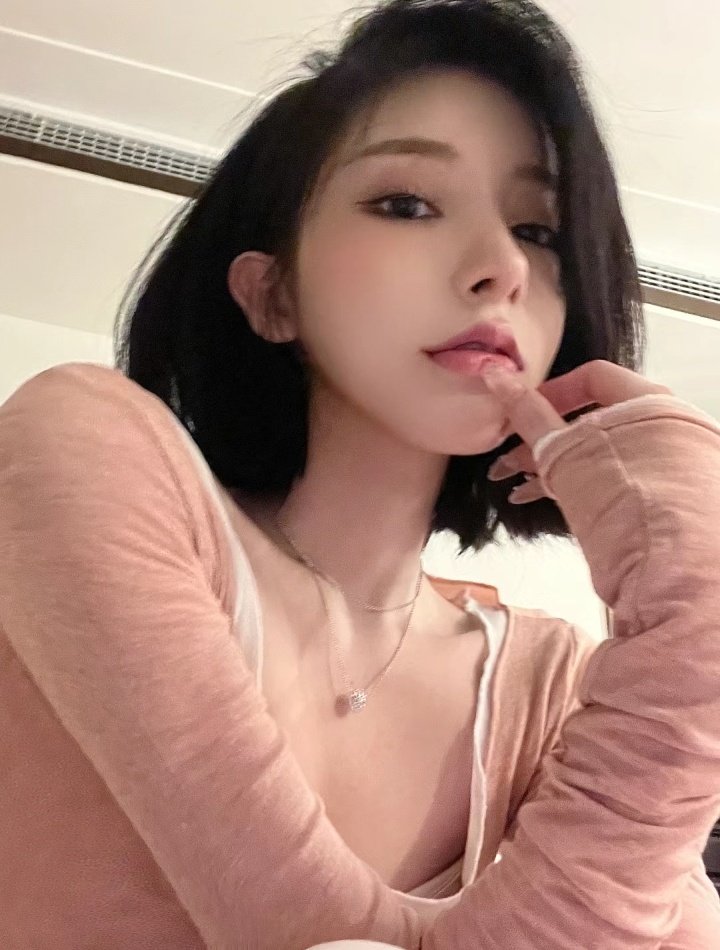 xiaoxiaoyusang's tweet image. 不会自拍，那就怼脸拍