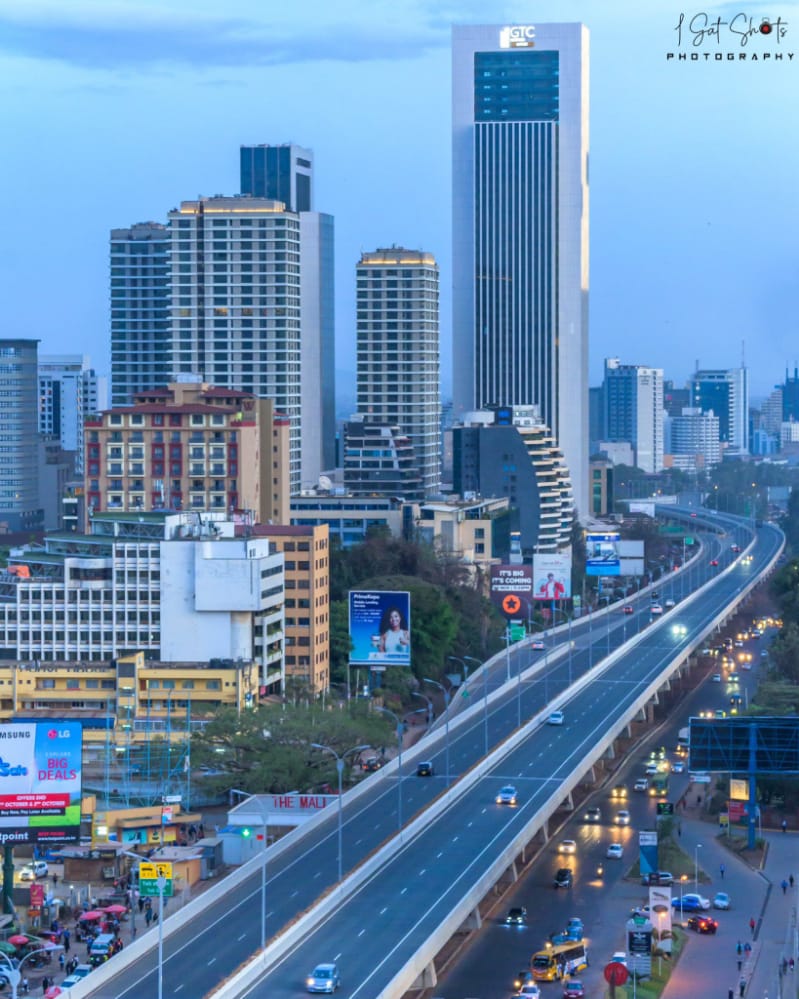 kanairaw1's tweet photo. This is the tallest building in Africa in Nairobi. Meanwhile, president Kagame is taller than the tallest building in Rwanda. 😂😂
 #RwandaVsKenya https://t.co/eW8q1kdyFO