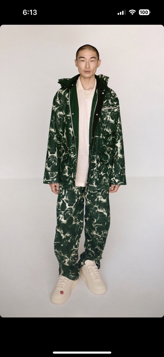 tasfie's tweet photo. not a fan of the massive prints Daniel Lee’s using(i know it’s a variation of burberry tartan, i’m just a boring person) but the fits he’s tryna push look hard - especially the baggier trousers sittin on top of chunky creps, my personal favourite kind of silhouette https://t.co/hDUZkYp641