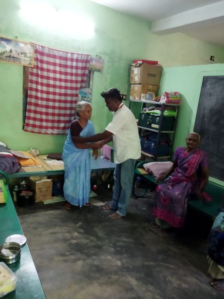 ElderlineTN's tweet photo. Tamilnadu Elderline’s Field Response Officer visited the Arumai illam, Mayiladuthurai and created awareness among senior citizens.
#dial14567 #elderline #TamilNaduGovernment #elderlypeople #oldagehomevisit #seniorcitizenlife #SocialWelfareDepartment #respectelders #amtex https://t.co/i5ecoFCNOp