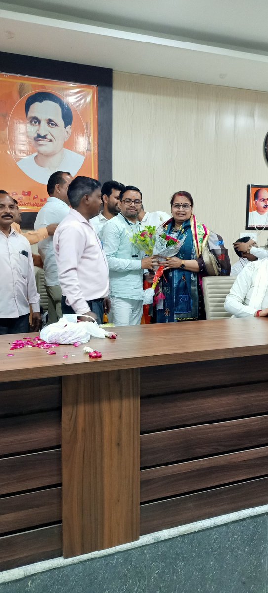 apkapawan's tweet photo. मुझे छोटे भाई की तरह स्नेह करने वाली सदा मेरी चिंता रखने वाली हाथरस विधानसभा से लोकप्रिय और जनप्रिय विधायिका प्रदेश मंत्री भाजपा बड़ी बहन श्रीमती अंजुला सिंह माहौर जी को जन्मदिन की हार्दिक शुभकामनाएं। https://t.co/pexPnRRXaY