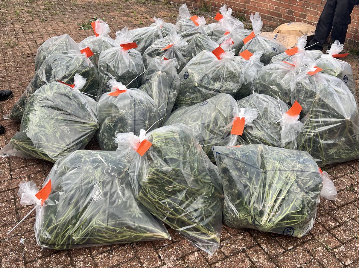 Farnborough & Crofton Police tweet media