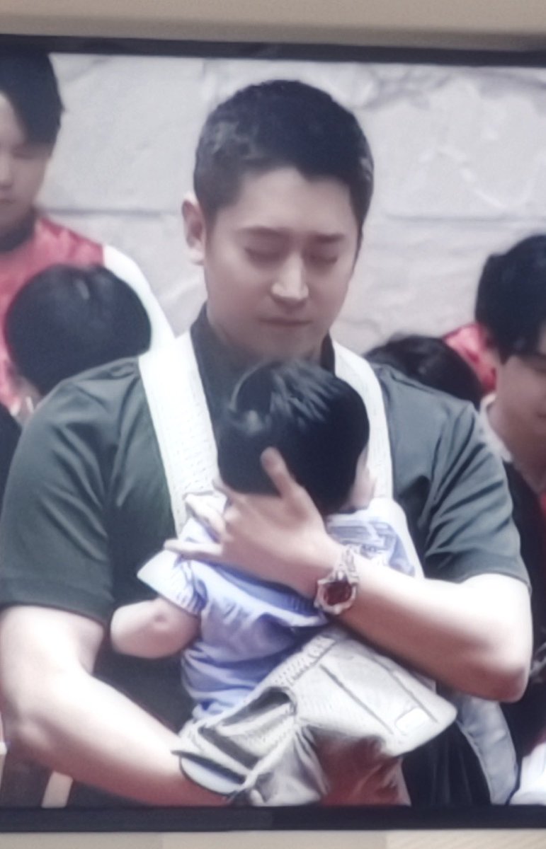 230625 Eric &amp; baby spotted at church!

OP said during prayer at her church,there is a time to give blessings to newborn babies (1st bday) Hyemi &amp; Eric came. Baby is cute with lots of hair!  Blurry pics cuz she took from TV screen in a distance
#Shinhwa #나혜미 #신화 #에릭 #문정혁