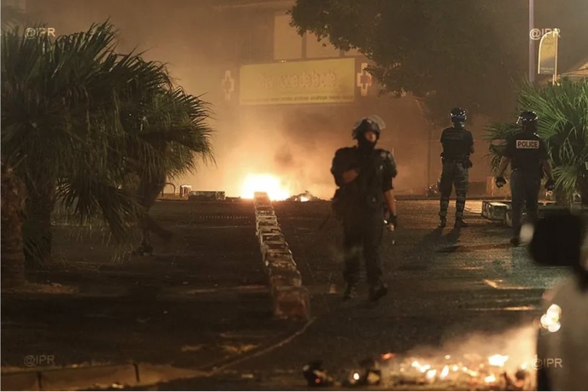 #ViolencesUrbaines  : nuits explosives en #Martinique, en #Guyane et à la #Réunion la1ere.francetvinfo.fr/violences-urba…