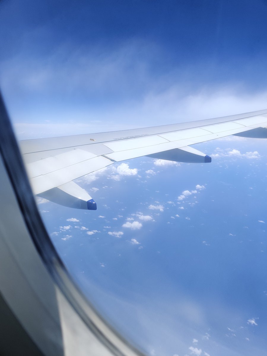 hungryexplorer_'s tweet photo. Take us back to the moment our heart skipped a beat as we witnessed this breathtaking #view from the #plane #window en route to the #Maldives! ✈️🌴💙

Missing every second of that unforgettable #journey! 

#travel #photography #beautiful #vacation #travelphotography #holidays https://t.co/z6iBe5AiFg