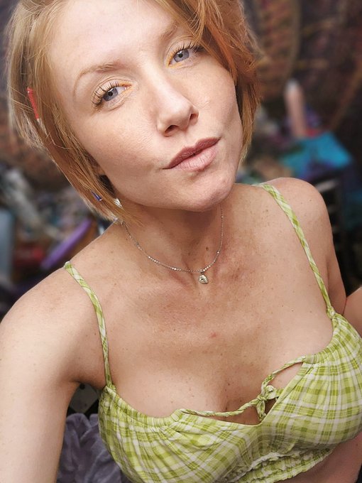 AKGINGERSNAPS - Come see me tonight on https://t.co/V5q8td6Zay Live in 5! @StreamateModels https://t.co/37cVNP9QxF