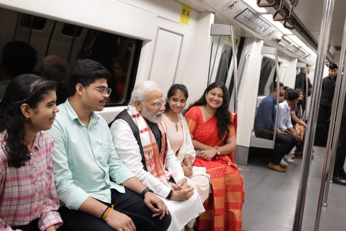 sambitswaraj's tweet photo. People's Prime Minister: setting another remarkable example. https://t.co/gTfKmIGF5V