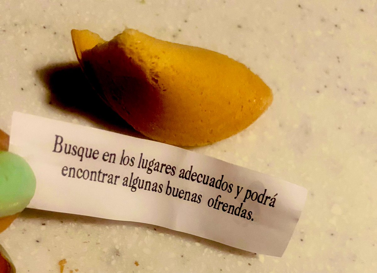 AreliPaz's tweet photo. Me encanta abrir estas galletas siempre dicen cosas muy raritas… 😂😜 https://t.co/IxKfkjUQu4