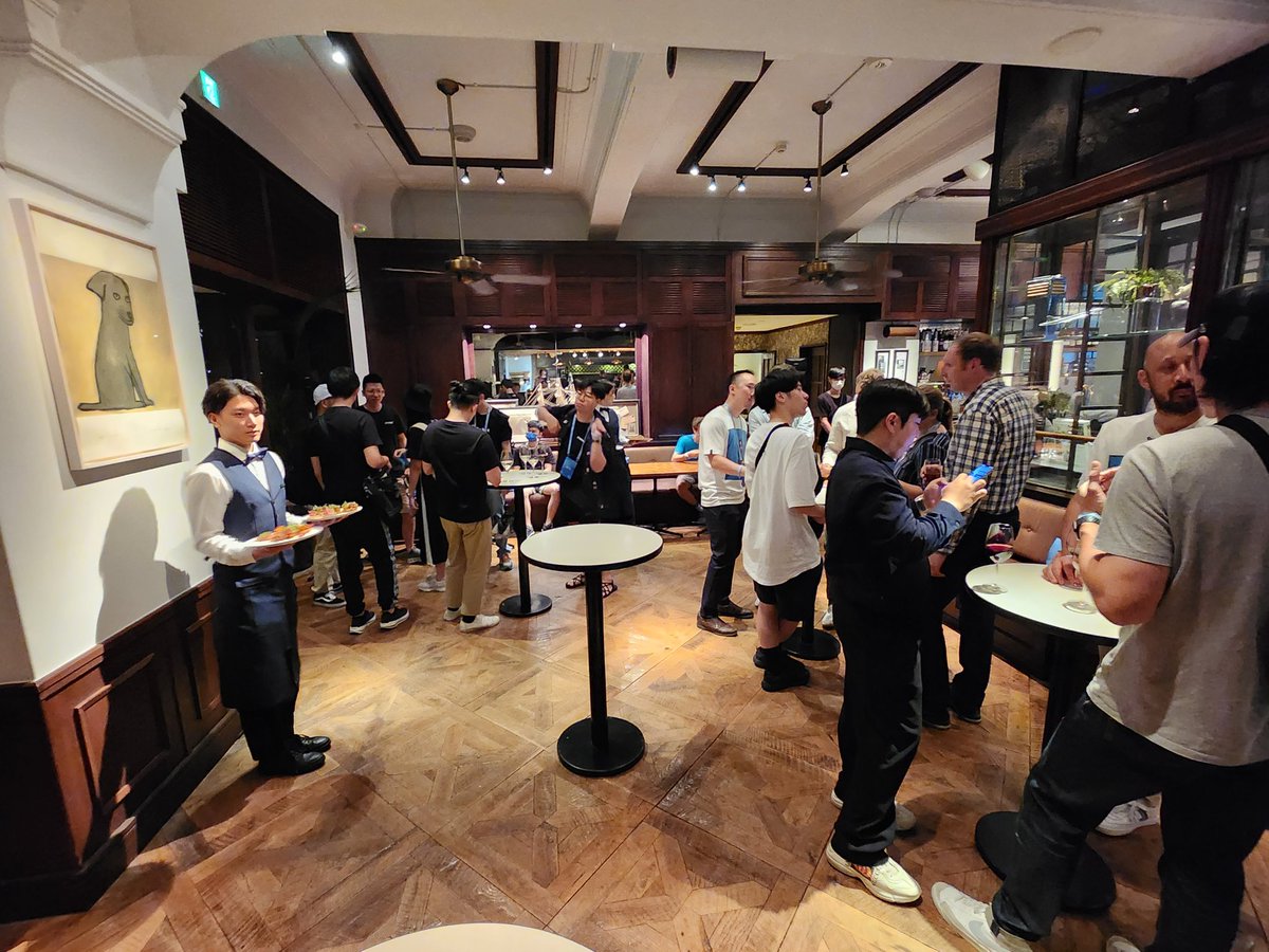 NANA_SUNSIN's tweet image. [6/29] Sui Builderhouse opening night reception with fine champaign!

#Sui #Suibuilderhouse #Openingreception #Kyoto