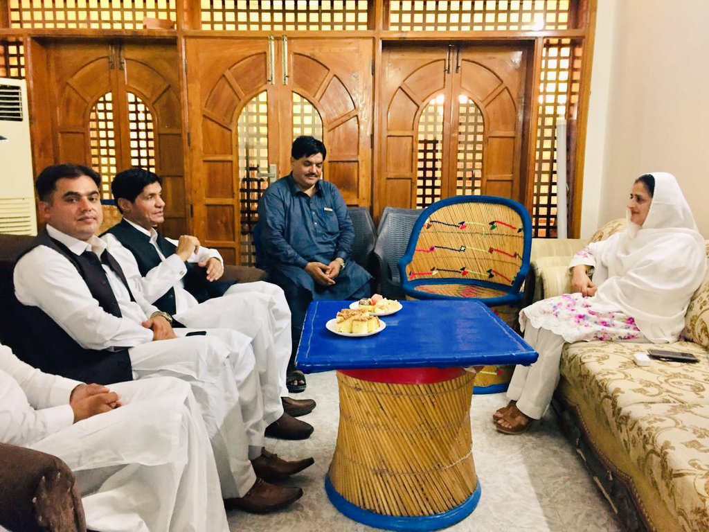 CellMna's tweet photo. رکن قومی اسمبلی ڈاکٹر مہرین رزاق بھٹو پاکستان پیپلزپارٹی شعبہ خواتین ونگ جنرل سیکرٹری سندھ کا ضلع خيرپور اپنے رہائشگاہ جیلانی ہاؤس میں عید الاضحیٰ کے موقع پر  حلقے کے عوام سے ملاقاتیں کی اور ان کے مسائل سننے اور انکے فوری حل کے لئے یقین دہانی کرائی
تمام مسلمانوں کو عید الاضحیٰ https://t.co/MTKrJEAWNn