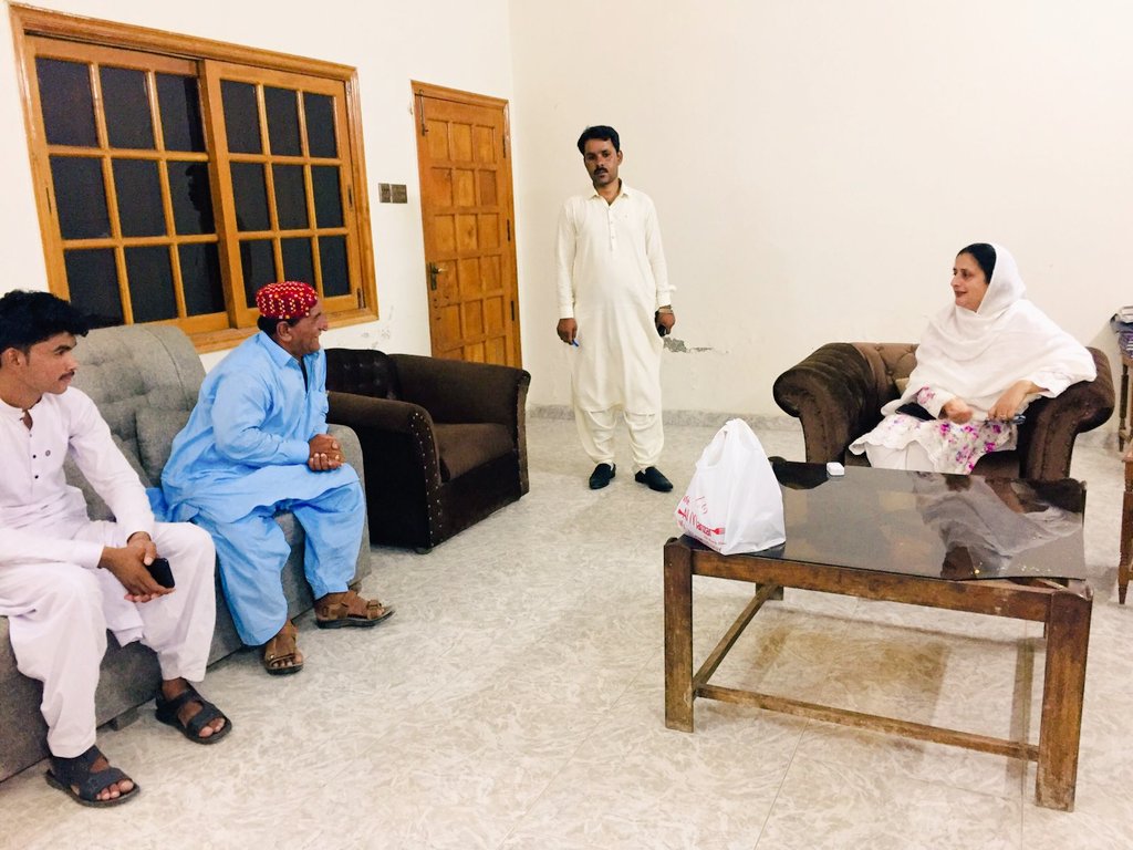 CellMna's tweet photo. رکن قومی اسمبلی ڈاکٹر مہرین رزاق بھٹو پاکستان پیپلزپارٹی شعبہ خواتین ونگ جنرل سیکرٹری سندھ کا ضلع خيرپور اپنے رہائشگاہ جیلانی ہاؤس میں عید الاضحیٰ کے موقع پر  حلقے کے عوام سے ملاقاتیں کی اور ان کے مسائل سننے اور انکے فوری حل کے لئے یقین دہانی کرائی
تمام مسلمانوں کو عید الاضحیٰ https://t.co/MTKrJEAWNn