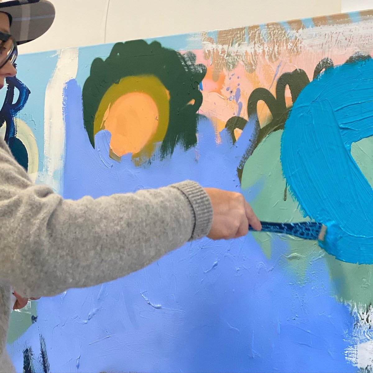 ArtMaterialsAus's tweet image. On location Bondi Australia - When you need your favourite paintbrushes @twentytwentysix.gallery 
Pro Hart Swagger signature paintbrushes never shed hair #bestartistpaintbrushes #prohartswagger