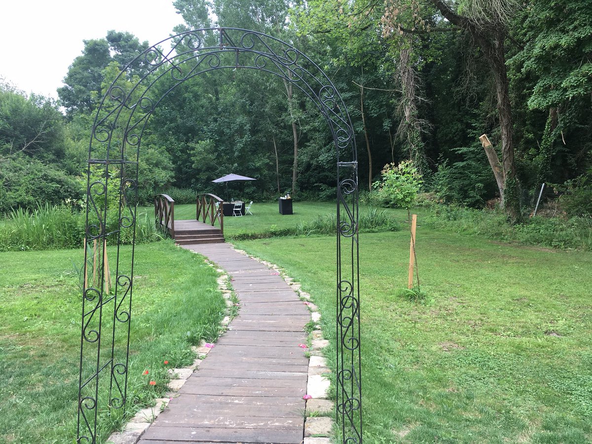 EPGV is going countryside ! 😎🌳🌲
Works of the day : update our DMP (Data Management Plan), and brainstorm 🧠 on new science/tech developments 🧬