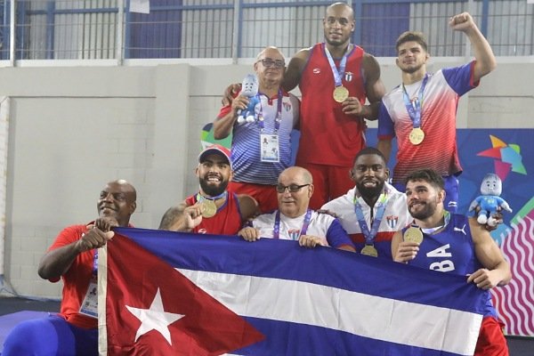 Actuación perfecta de los grequistas: ¡Seis coronas!
Pino celebró su primera corona centrocaribeña con tres triunfos por superioridad técnica y sin puntos en contra. #wrestling #Cuba #lucha #sansalvador2023 #MasRetosMasCompromiso 
jit.cu/NewsDetails.as…