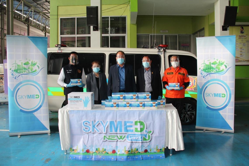 skymednewgen's tweet photo. มอบหน้ากากอนามัยและถุงมือยาง ให้กับสมาคมกู้ชีพบัวเพชร-ชาวบ้าน ม.3 #SkyMed #SkyCrop #SkyHerb #SkyTime #SkyMedPremium #เมืองเศรษฐกิจพอเพียง #SufficiencyEconomyCity #SkyBoon #สกายบุญ #SkyMedNewGen #คัมภีร์ #คัมภีรญาณนนท์ #สภาประชาชน https://t.co/pq0ttCQ6j6