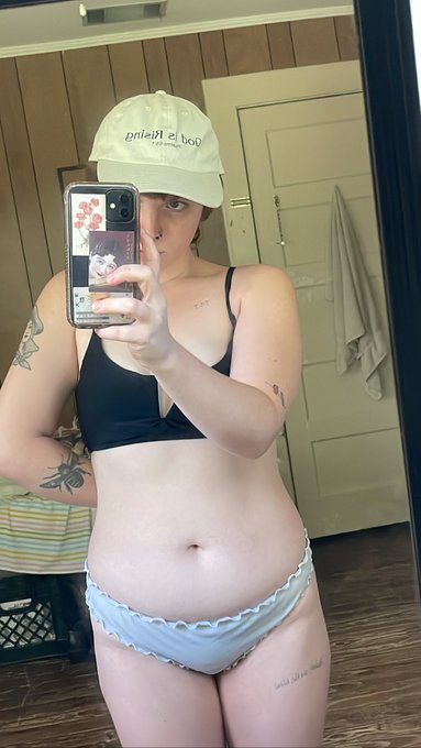 it&rsquo;s so hot in Florida! https://t.co/O2OknUfgg2