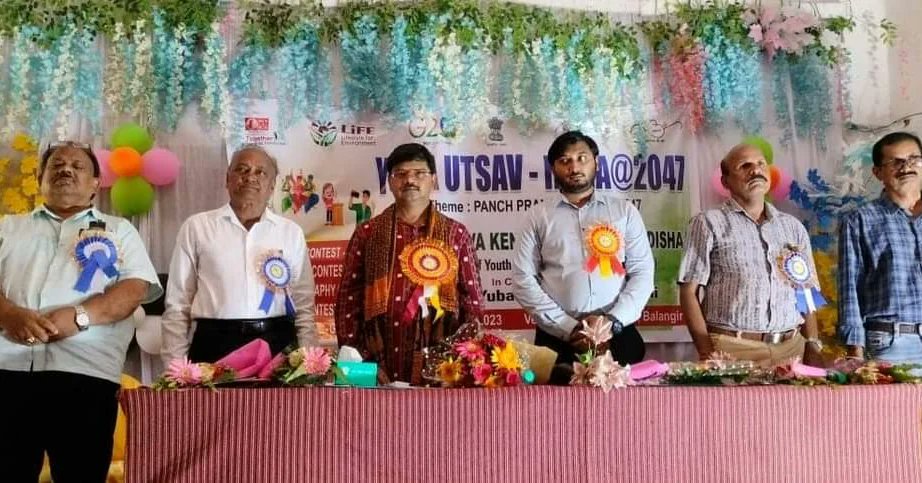 NiranjanBishi23's tweet photo. Attended function as a Chief in District Level Yuva Utsav at District Headquarters NYK Bolangir Odisha.
@Nyksindia
#NiranjanBishi #TribalLeader #BJD #Odisha #PublicLeader #Leader #BijuJantaDal #MemberOfParliament #RajyaSabha #MP #MPRajyaSabha #Bishi #OdishaLeader #PublicWorker https://t.co/C3vckYMRfq