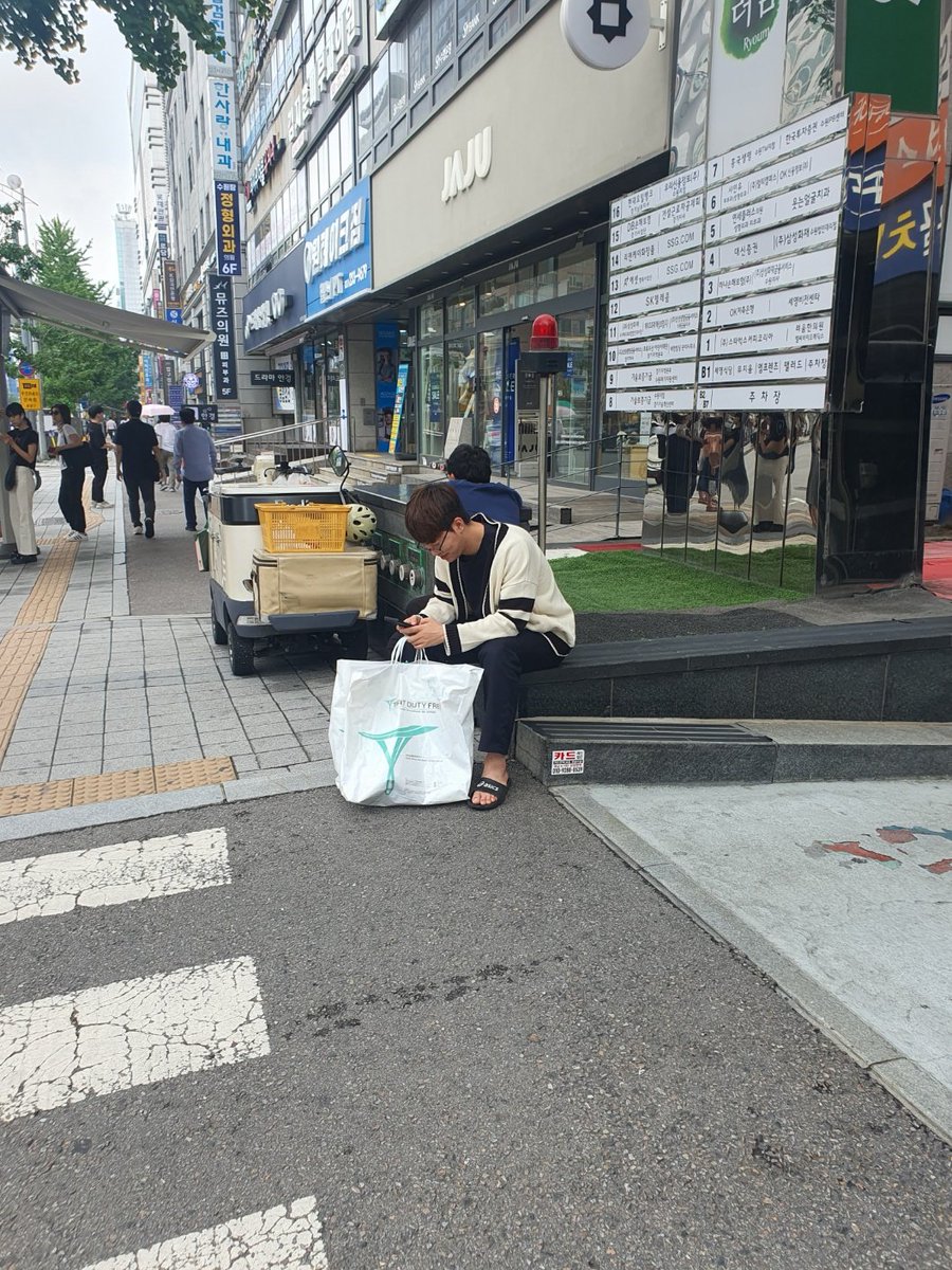 dogyeom2's tweet photo. 몰카당함.. https://t.co/exTh79Prd7