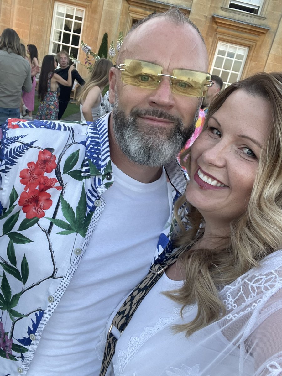 hayleycox_loves's tweet photo. A BIG 50 Birthday to my amazing husband @dean_coxy !   Here’s to loads more selfies, lots more shared experiences….. just not a Hot Air Balloon Today (gutted😢😢😢!)  and a weekend of celebrations!   I hope you enjoy every second 🥰🥰🥰🎉🎉 🎉 xxxxxxxxxxxxxxxxxxxxxxxx https://t.co/wWLeIu9g8W
