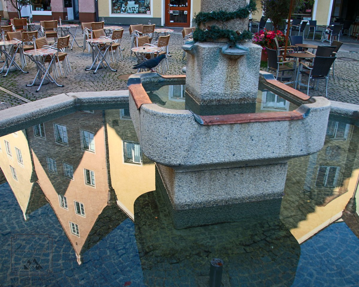 FentonPhoto's tweet photo. Reflection in Fussen fountain. #Reflection #water #fountain #fussen #bavaria #Germany #building #Travel @traveluniverse @views_magical https://t.co/7jJxTt3OFq