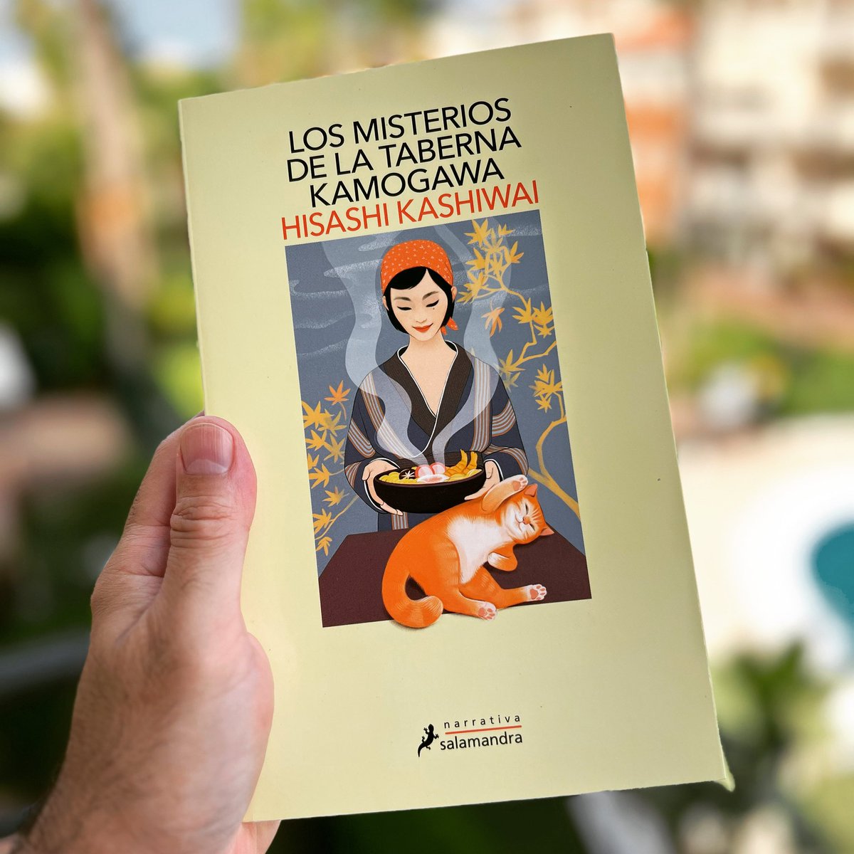 ¡#BuenosDías! Hoy nos sumergimos en Los Misterios de la Taberna Kamogawa de #HisashiKashiwai, un evocador libro protagonizado por la familia Kamogawa y su “agencia de investigaciones gastronómicas”. Una delicia perfecta para disfrutarse en este #VeranitoLector

<a href="/SalamandraEd/">Ediciones Salamandra</a>