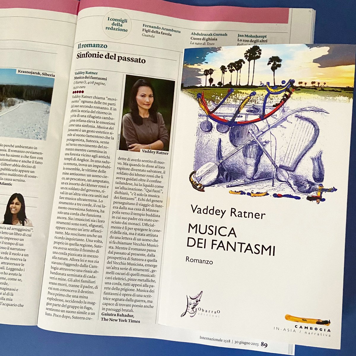 ObarraOedizioni's tweet photo. Sinfonie del passato

“Musica dei fantasmi” è opera di una scrittrice segnata dalla guerra, ma capace di trovare poesia anche in paesaggi brutali

Su @Internazionale la recensione del romanzo di  @VaddeyRatner 

#recensionilibri #vaddetyratner #cambogia https://t.co/3xTuwxHbOI