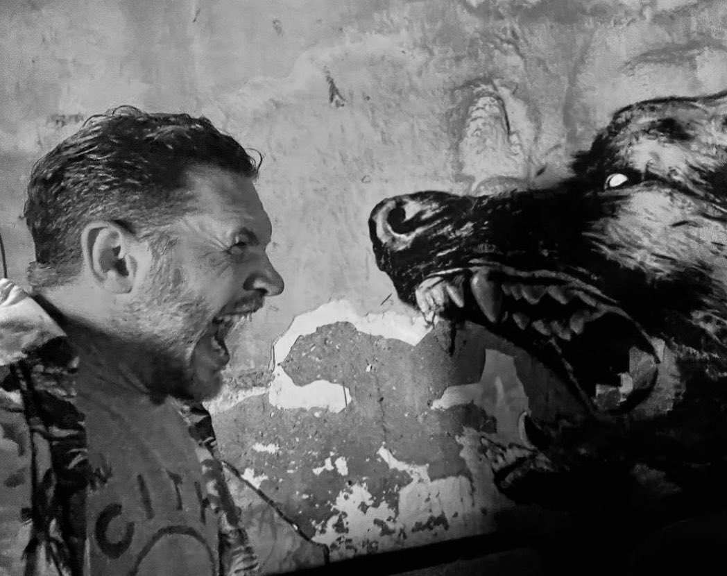 AmazingBugle's tweet image. Tom Hardy sur le tournage de ‘Venom 3’.

(Via Instagram)