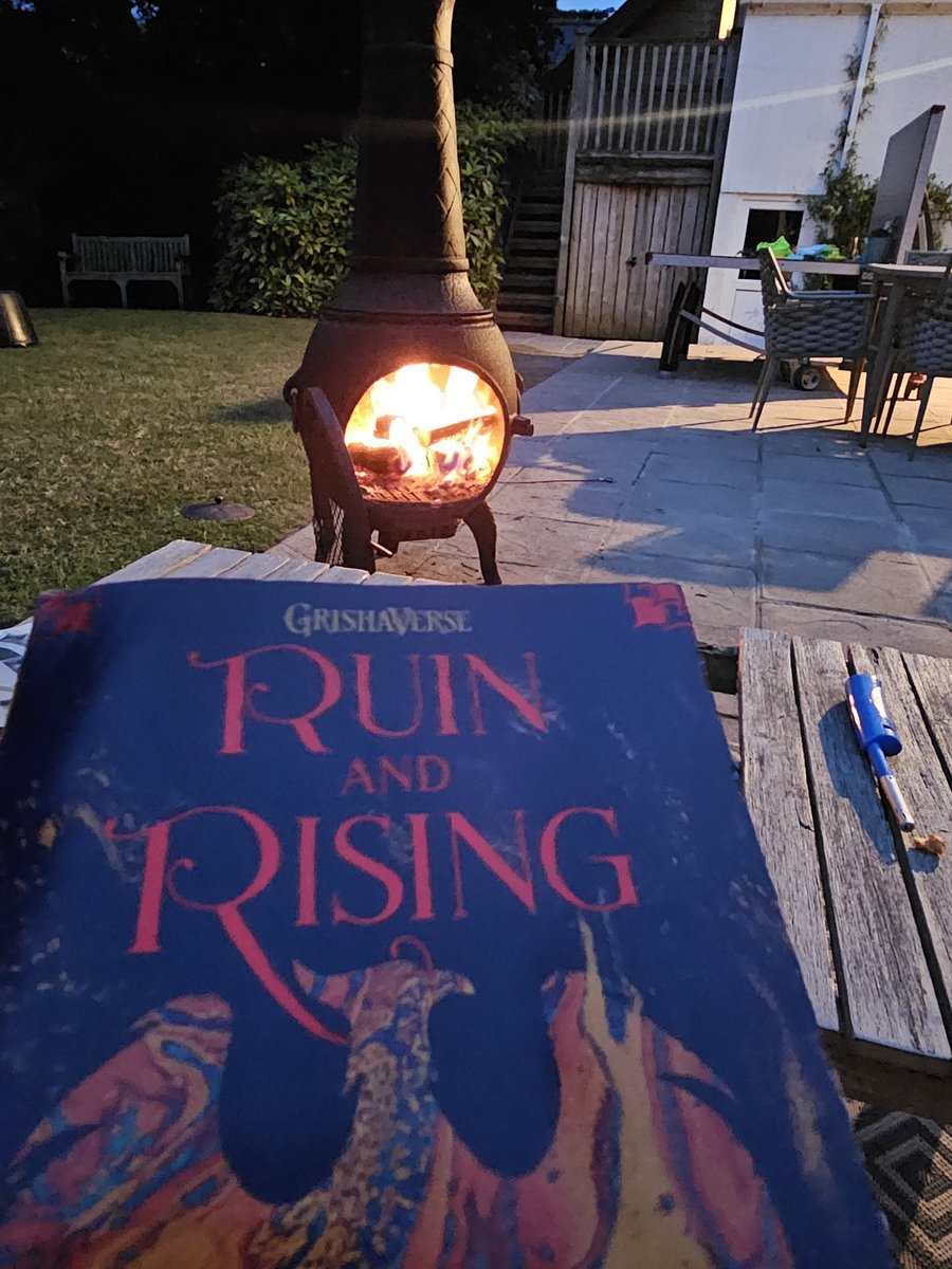 Emma_lynn_88's tweet photo. last night 😍#ShadowAndBone #RuinandRising #Grishaverse #Bookworm #BookTwitter https://t.co/T1ZgRUX6dz