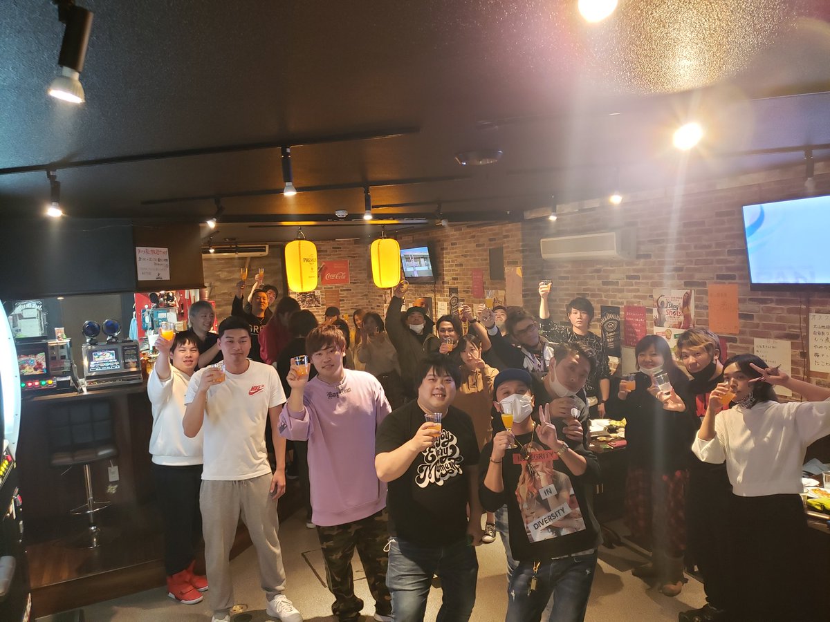 dartsyabusame's tweet photo. ご報告
本日6/30をもちまして
ダーツ酒場やぶさめの
事業を撤退し
来月より現店長橋本に
事業譲渡する事となりました
短い間ではございましたが
関わった全ての方々に
厚く御礼申し上げます
店名は変わらず来月より
橋本新体制の元営業いたします
今後共宜しくお願い申し上げます
福中健志
橋本卓也 https://t.co/abvSsQPTPL