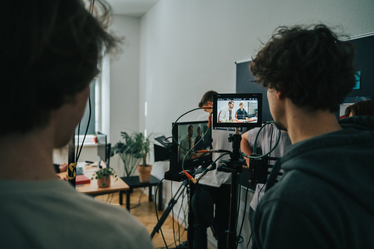Allegro_Packets's tweet photo. We are so exited to announce our cooperation with the Leipzig University of Applied Sciences, @HTWK Leipzig!

A group of Multimedia Technology students is working on a video for Allegro Packets 🎥

We are already curious about the result
#AllegroPackets #HTWK https://t.co/7MivPt4VG2