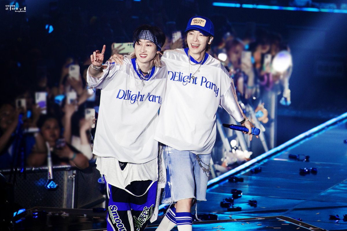 230625 디앤이 팬콘 DElight party

어깨동무👥

#동해 #은혁 #슈퍼주니어 #디앤이 #Donghae #Eunhyuk #SUPERJUNIOR
<a href="/SJ_DnE_official/">SUPER JUNIOR-D&E official</a>