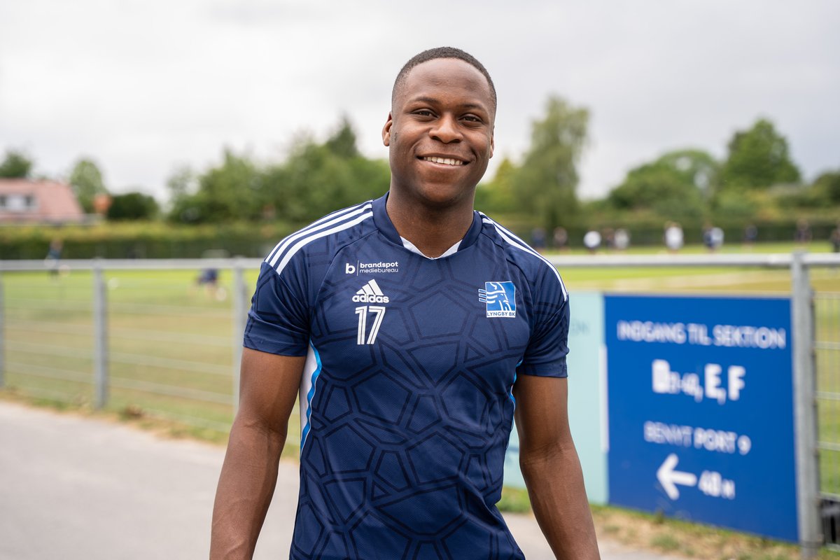 JONATHAN AMON SKRIVER KORT AFTALE MED LYNGBY ✍️  Den 24-årige amerikaner, der har trænet med Lyngby hele ugen, har skrevet en 1-årig kontrakt. Amon er med fra start, når vi spiller træningskamp kl. 11 mod Helsingør. Læs mere: lyngby-boldklub.dk/2023/06/30/jon… #sldk #transferdk #LyngbyBK