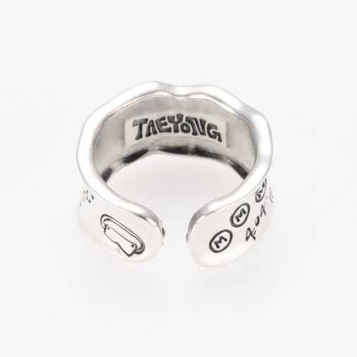 NCT テヨン SHALALA リング a closer look at taeyong's shalala md ring that is designed