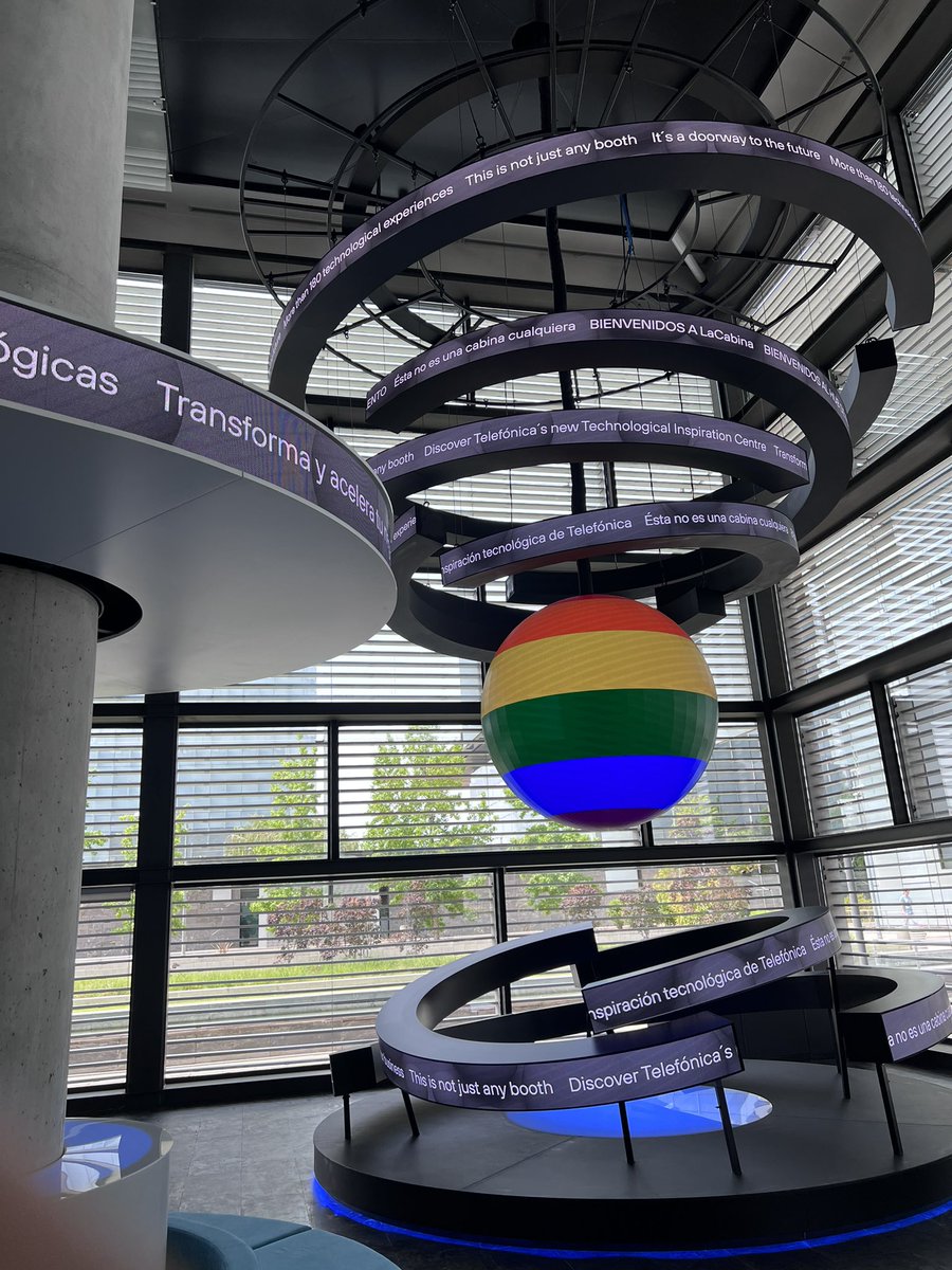 El 28/6 en #LaCabina acogimos un evento de diversidad con foco en LGBT+ y aprovechamos para ir practicando la personalización de la esfera … Noe es la caña!!