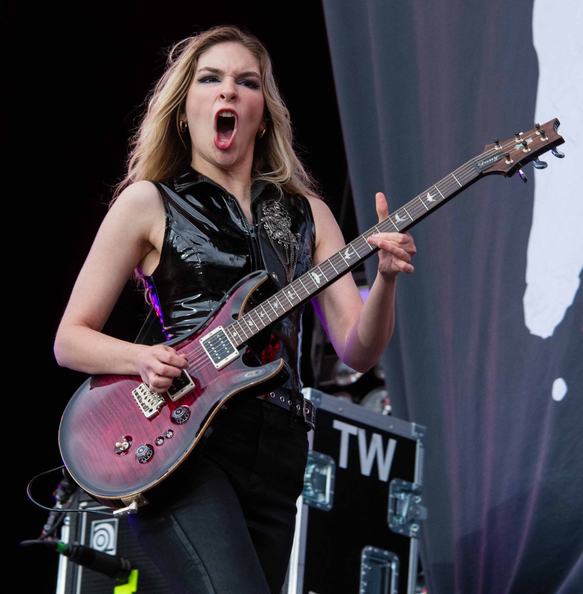 TheWarningAust's tweet photo. ⚡️🎸🤘 It’s Dany Day. ☺️🔥⚡️
#TheBestDay #DanyVillarreal #TheWarningBand
https://t.co/UUoIKqiShY https://t.co/UfnXoxkagf
#femaleguitarist #rockguitarist #mansonguitars #PRSGuitars #inearzartist #mujeresguitarista #OrangeAmps #LavaRecords #DanyDay https://t.co/e9ytrnolra