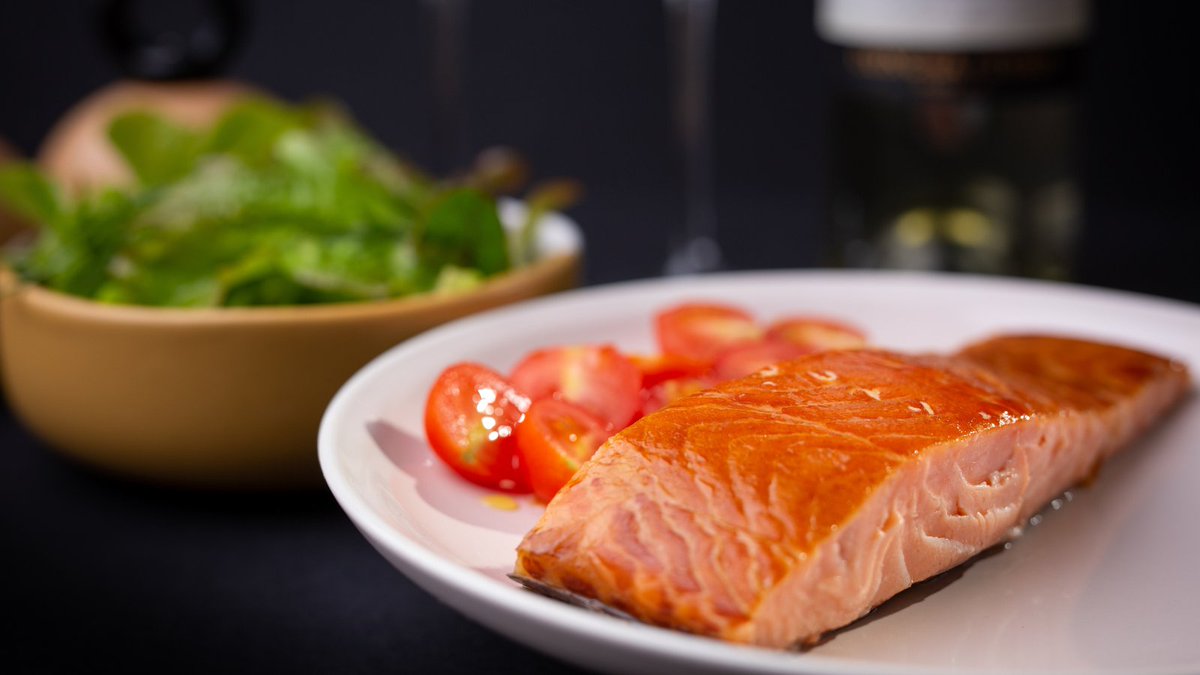 Our new <a href="/orkneyfood/">Orkney Food & Drink</a> blog looks at the finest #Orkney smoked salmon, served with a dash of local vodka 🍸

Join food blogger <a href="/moonbites/">Rosemary Moon 👩‍🍳🥃🌶</a> to find out where you can pick up or sample these delicious Orkney products 😋

Read more ➡️ orkney.com/news/orkney-la…
#TasteOfOrkney #VisitOrkney