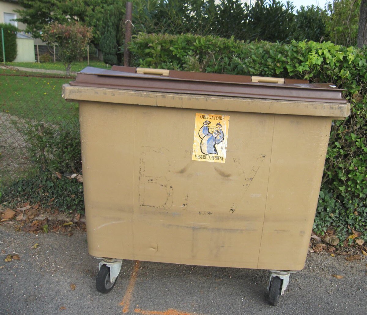 ElCrackitoDuNet's tweet image. 🇫🇷 FLASH - Monaco touchée par les émeutes. Une poubelle de la rue Philippe Risoli aurait été déplacée au boulevard Léon Degrelle. (BFMTV)