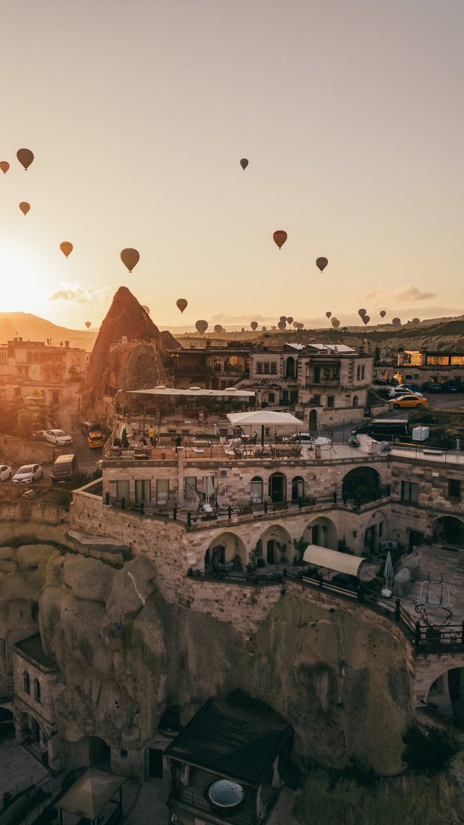 The best view of Cappadocia

Şah Saray Cave Suites Luxury Halal Hotel in Cappadocia 

For direct booking 👇
sahsaraycavesuites.com👇

#şahsaray #kapadokya #Halal #halalhotelinturkey #turkeyhalalhotel #turkiyehalalhotels #luxuryhotels #Cappadocia #rooftopbreakfast #hotairballoon