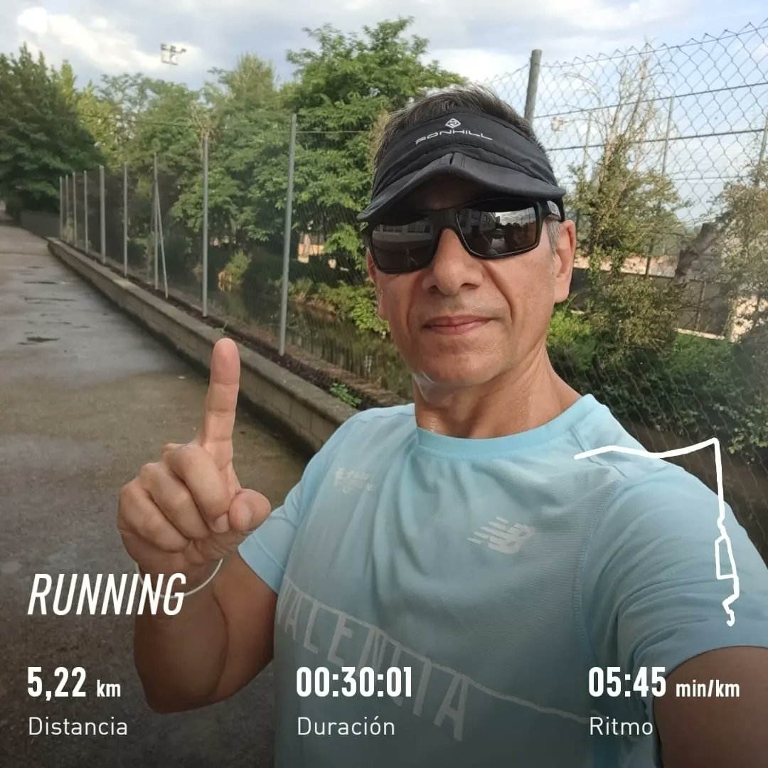 danisoriano70's tweet photo. Finiquitado este junio tan intenso con otros 300 kms, a por las vacaciones!!!
1️⃣0️⃣0️⃣4️⃣‼️‼️
#runeveryday
#correcat 
#day1004  
#metodosori 
#RonhillSpain 
#drinkingrunners #kmsxalimentos #nofunnorun 
#mrfree
#amibola 
#retodravet
#pieldemariposa https://t.co/J5ZyBTTo8V
