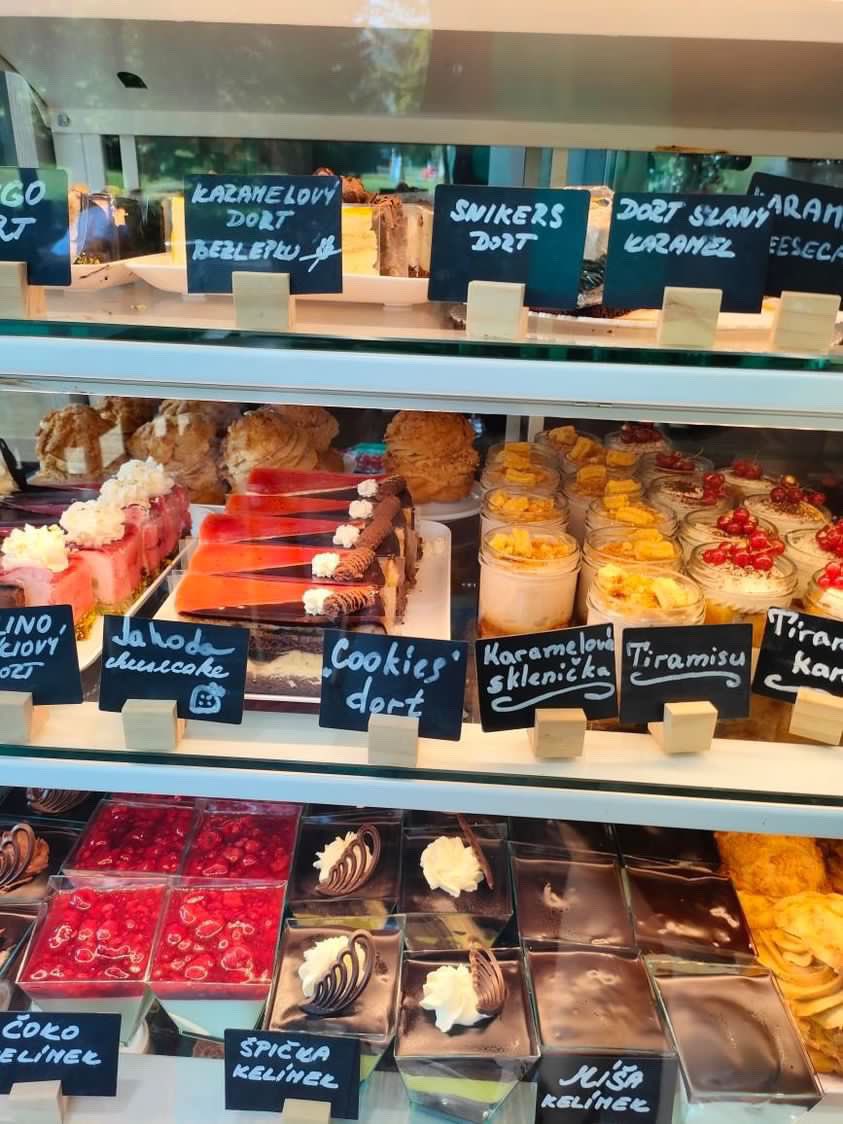 trojkafe's tweet photo. Oslaďte si dnešní den..🍰☕️🌞🍀

 #trojanovice #trojkafe #frenstat #stezkavalaska #beskydy #radegast #radhost #pustevny #morava  #visitcz #fantastickebeskydy #radegastovybeskydy #mountains #naturelover #coffee #libusin #beskydymountains #káva #dezert #caj https://t.co/seexesOKtD
