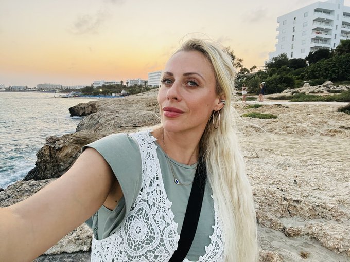 S new hair , new style &amp; holidays!!!  #relaxation #lovelife #vacation https://t.co/EDe3B7raW2<a href="/tag/relaxation"class="tags">#relaxation</a><a href="/tag/vacation"class="tags"><span>#vacation</span></a><a href="/tag/lovelife"class="tags"><span>#lovelife</span></a>