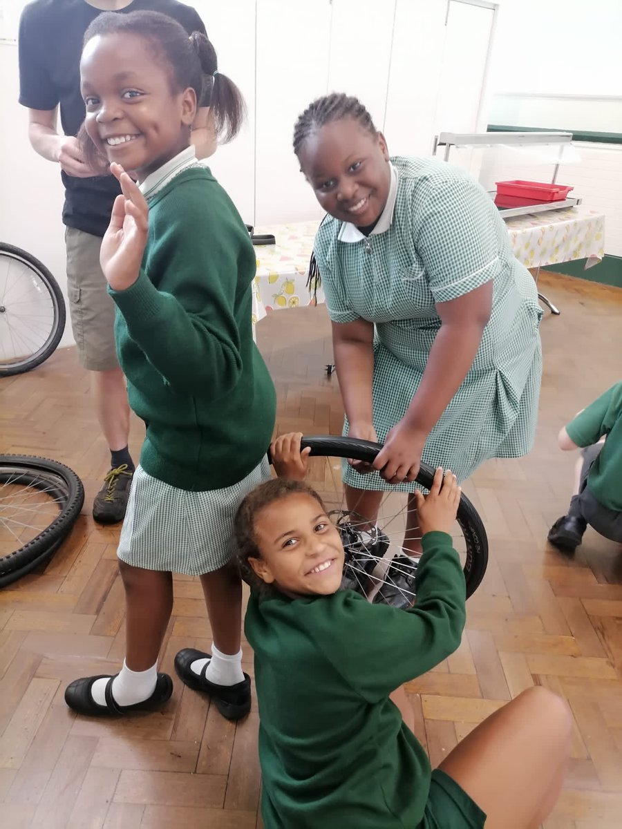 StAndrewsSW16's tweet photo. A few more of our year 5s learning how to repair a bike yesterday with #communitycycleworks https://t.co/Jv3eDTtqCB